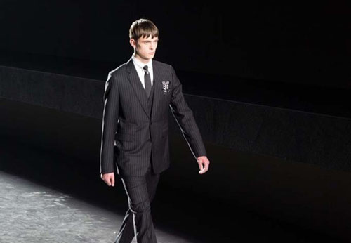 迪奥男装上海大秀 中外男模演绎"铃兰"-服装T台秀场-服装设计网
